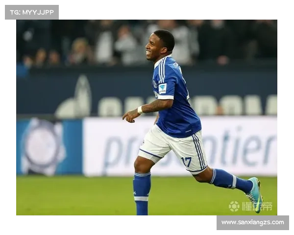 法尔范在沙尔克04时期担任边锋位置展现速度与创造力的辉煌岁月